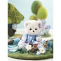 Lina Медведь Незабудка пудинговый цвет с костюмом M (±30 см) от TeddyTales Lina Медведь Незабудка пудинговый цвет с костюмом M (±30 см) от TeddyTales