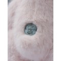 Lina Медведь (длинная шерсть) M (±30 см) молочно-розовый цвет от TeddyTales