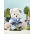 Lina Медведь Незабудка пудинговый цвет с костюмом M (±30 см) от TeddyTales Lina Медведь Незабудка пудинговый цвет с костюмом M (±30 см) от TeddyTales